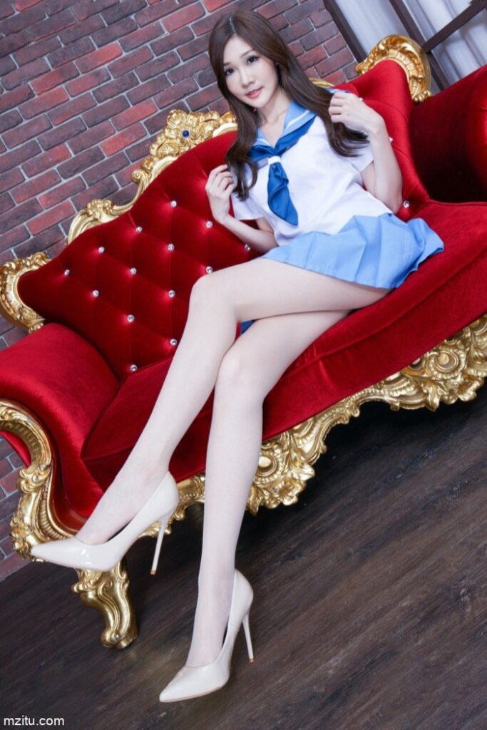 成熟迷人的美少妇，美腿纤细白皙真性感-玉兔阁