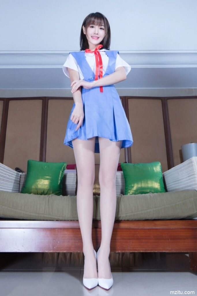 台湾妹子好甜美，一双大白腿让人移不开眼！-玉兔阁