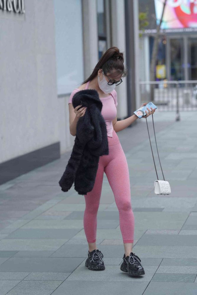 粉红色瑜伽裤的眼镜妹妹【93P】04019-玉兔阁