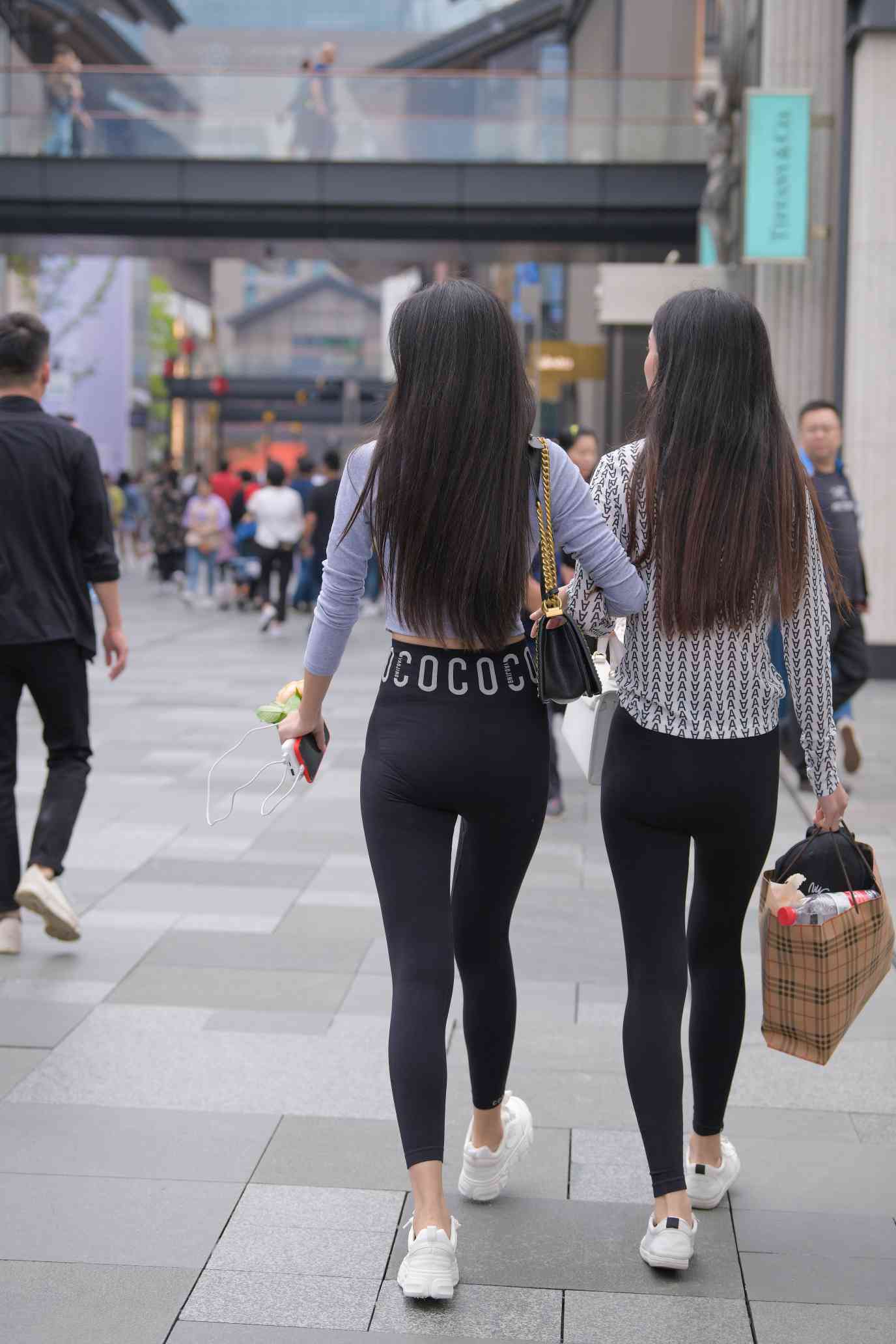 图片[3]-【免费】逛街的两个瑜伽裤姑娘【40P】04030-欲图阁