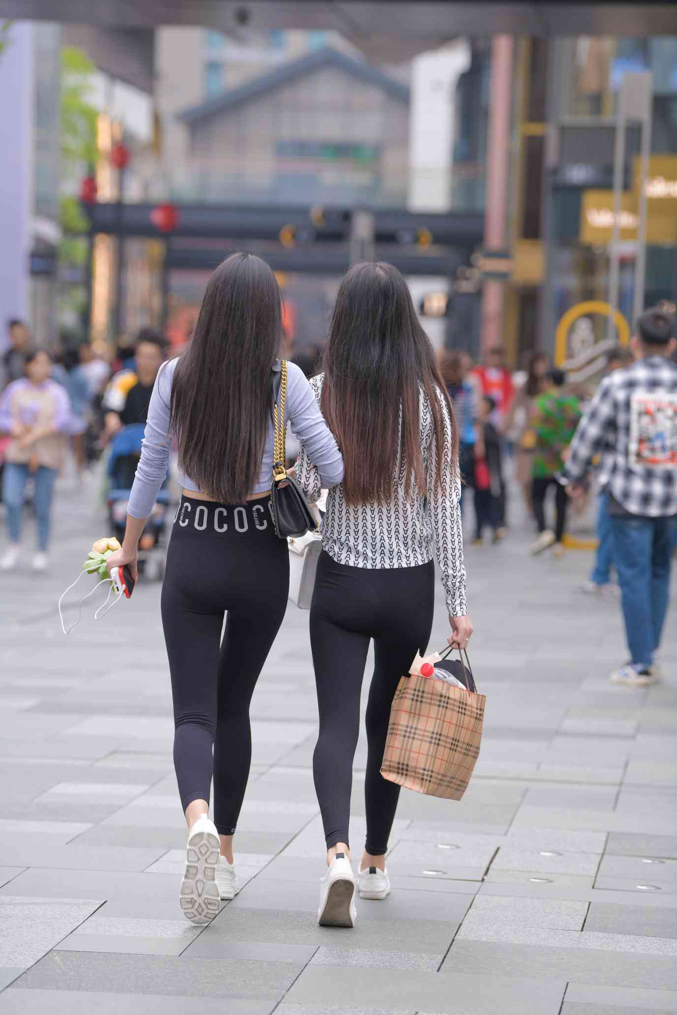 图片[4]-【免费】逛街的两个瑜伽裤姑娘【40P】04030-欲图阁