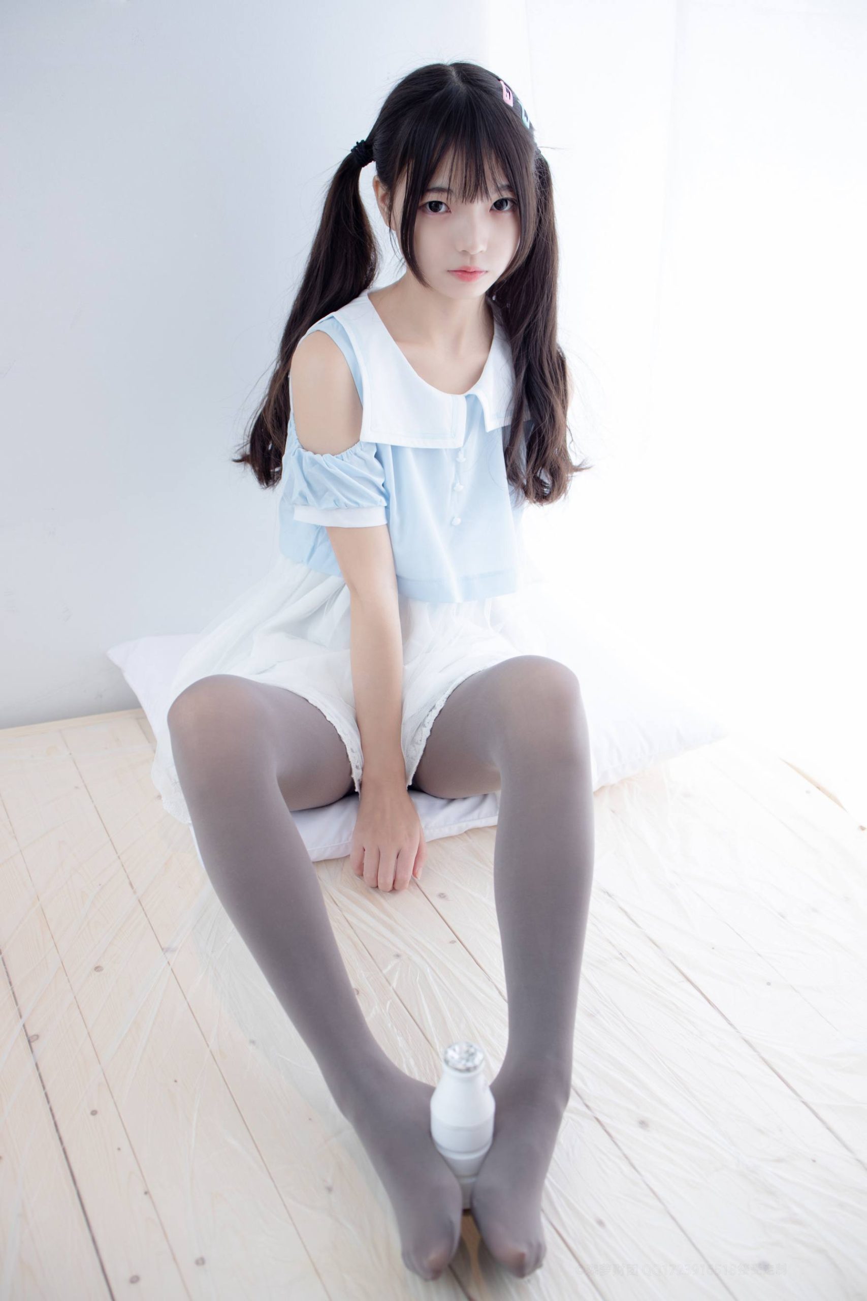 图片[1]-超级甜美的灰丝小姑娘【86P】20005-欲图阁