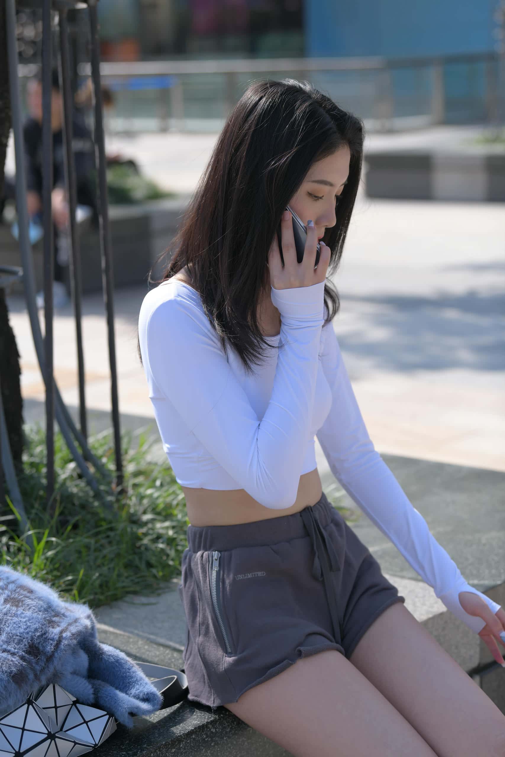 图片[2]-公园散步的灰色热裤妹子【620P】JP4112-玉兔阁