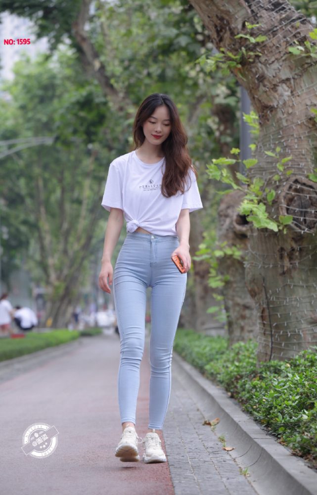 图片[1]-个子非常高的紧身牛仔裤女孩J2065 879P1V-25.5GB-欲图阁