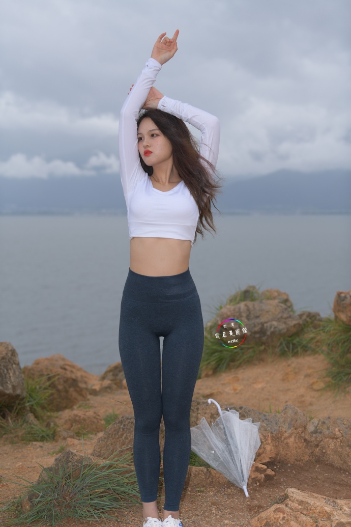 图片[1]-深蓝色瑜伽裤甜美女孩 J1320 514P2V-17.5GB-欲图阁