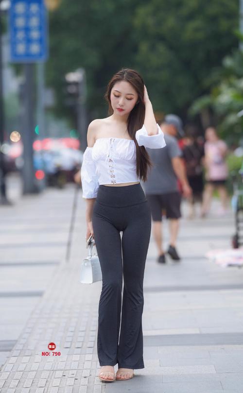 图片[1]-身材非常哇塞的瑜伽裤女孩  J1333 521P6V-21.6GB-欲图阁