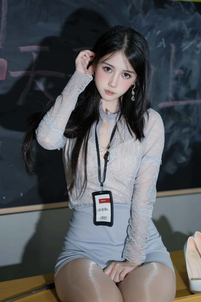 穿亮色丝袜高跟鞋的美女老师【49P】P50212-玉兔阁