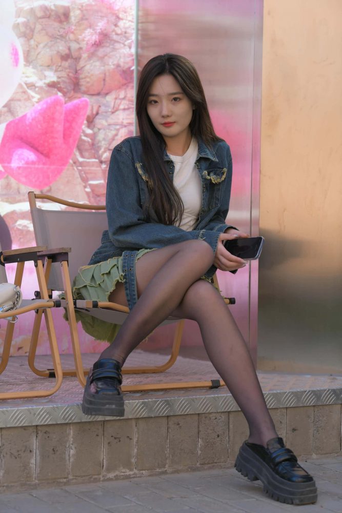 黑丝牛仔裙妹子，长得太标志了【750P】J3414-玉兔阁