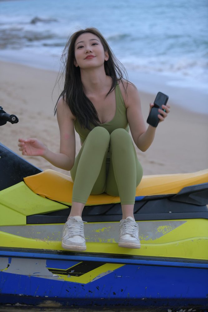 在草地上的瑜伽裤女孩【631P】J6261-玉兔阁