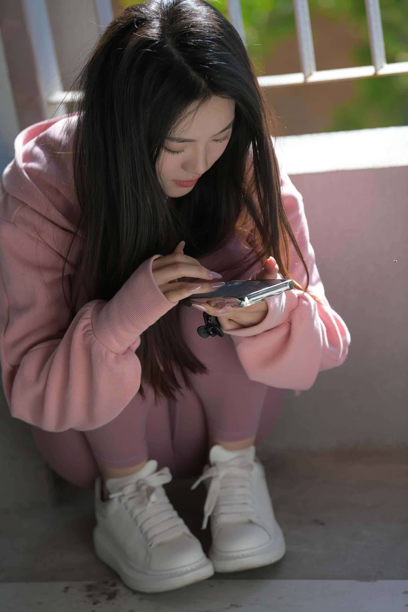 图片[4]-在外面拍照的粉色系女孩【653P】J6238-玉兔阁