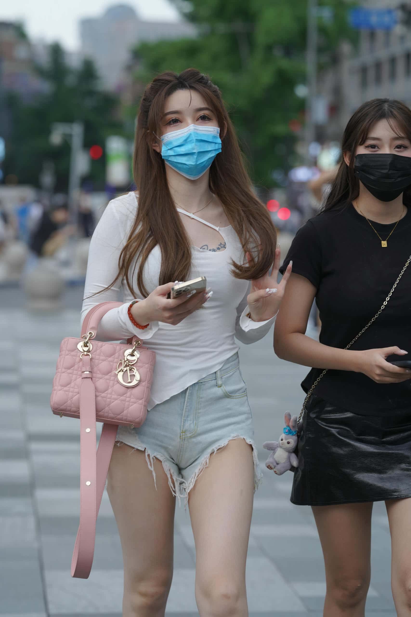 图片[1]-破洞牛仔短裤女孩【217P】J2994-玉兔阁