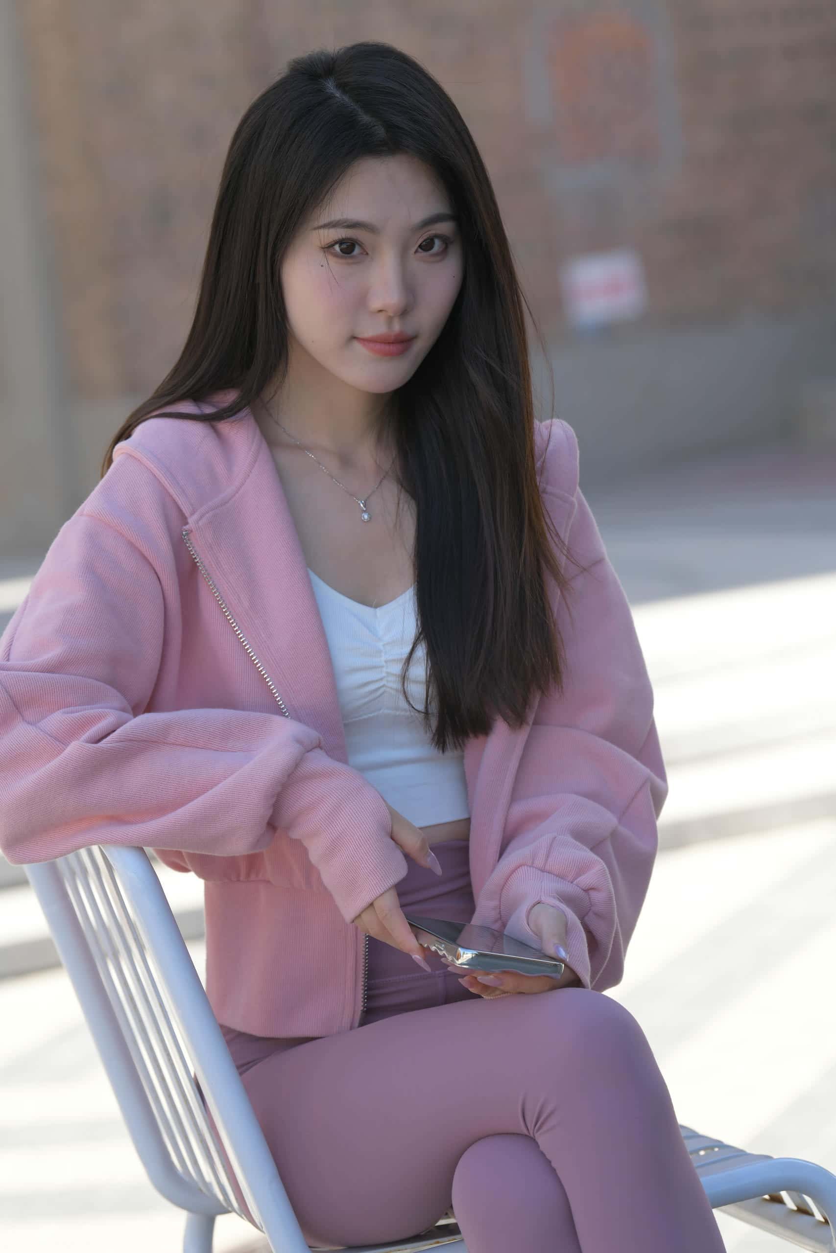 图片[1]-在外面拍照的粉色系女孩【653P】J6238-玉兔阁