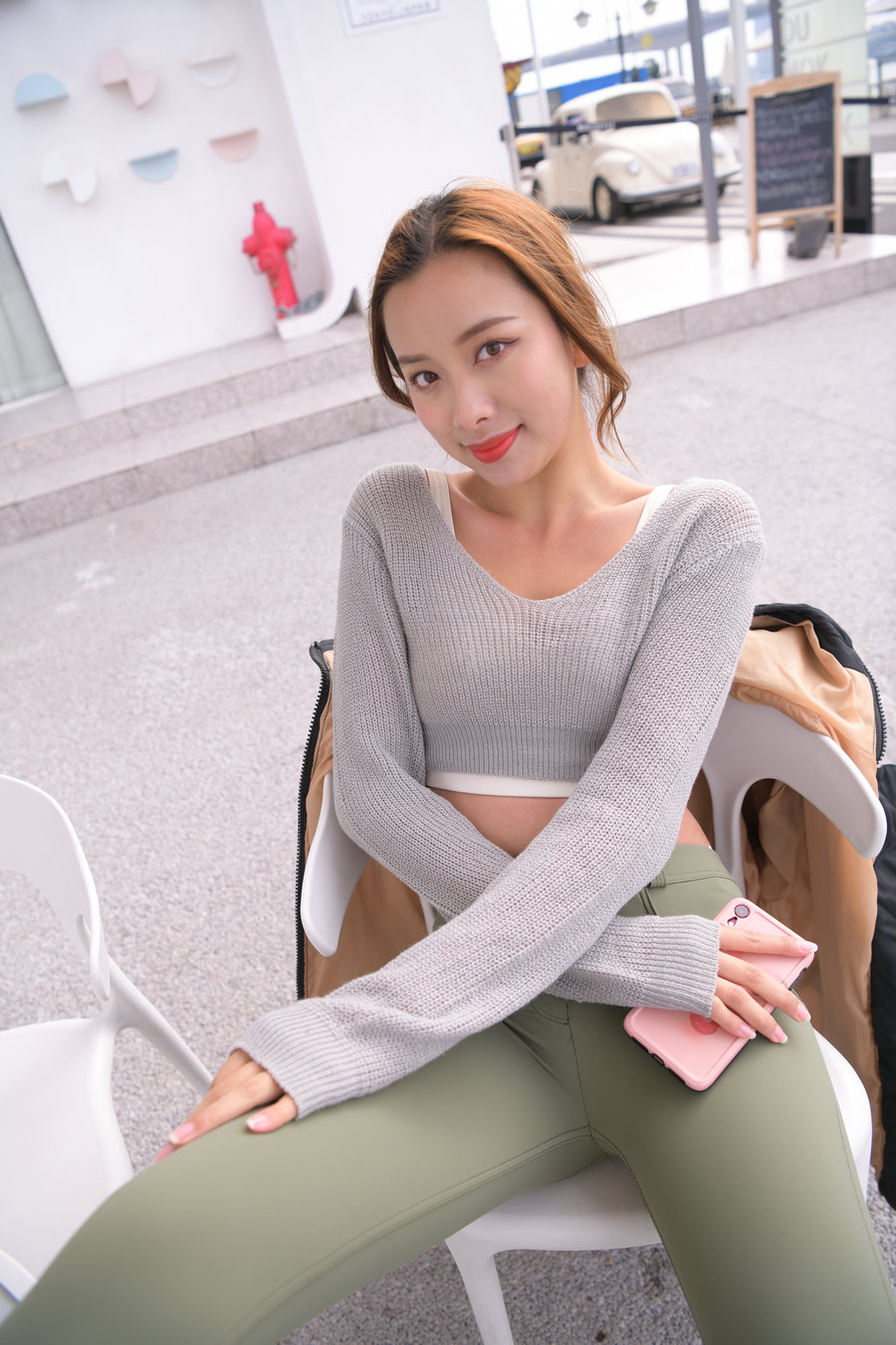 图片[2]-非常可爱的瑜伽裤女孩坐在凳子上 J1520 998P1V-26.5GB-欲图阁
