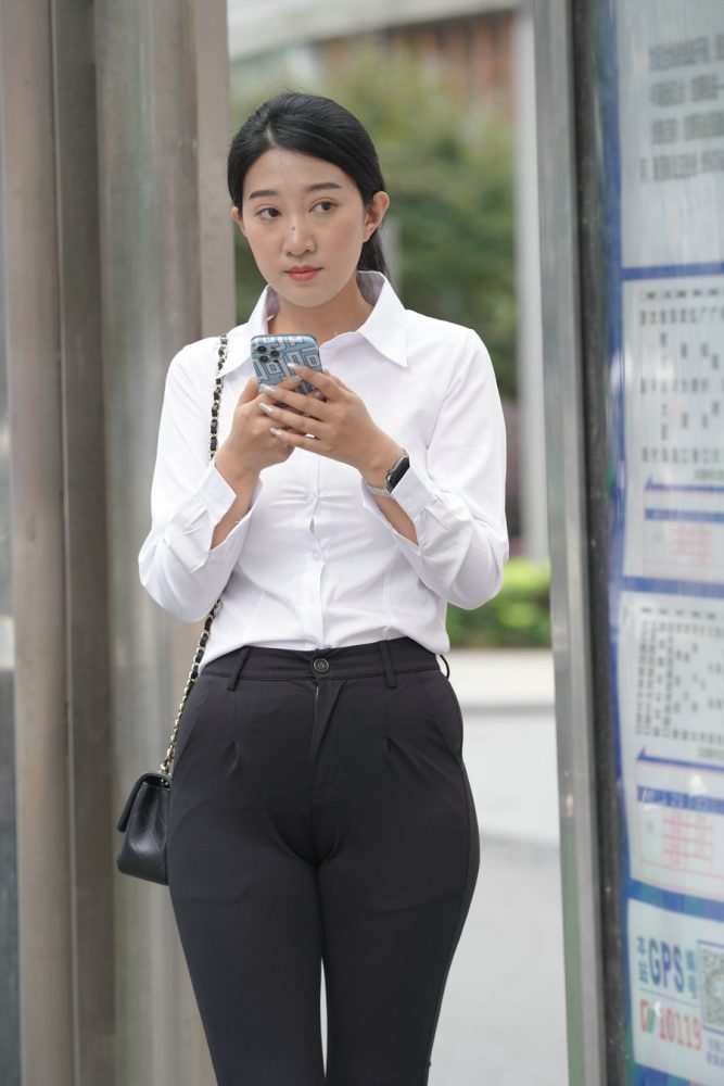 图片[3]-等公交的制服女人J2130 976P2V-29.5GB-欲图阁