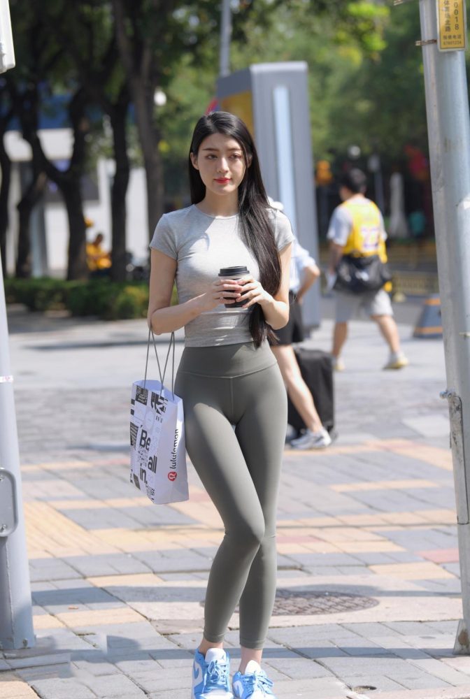 在外面逛街的瑜伽裤女孩J2240 449P1V-16.7GB-玉兔阁