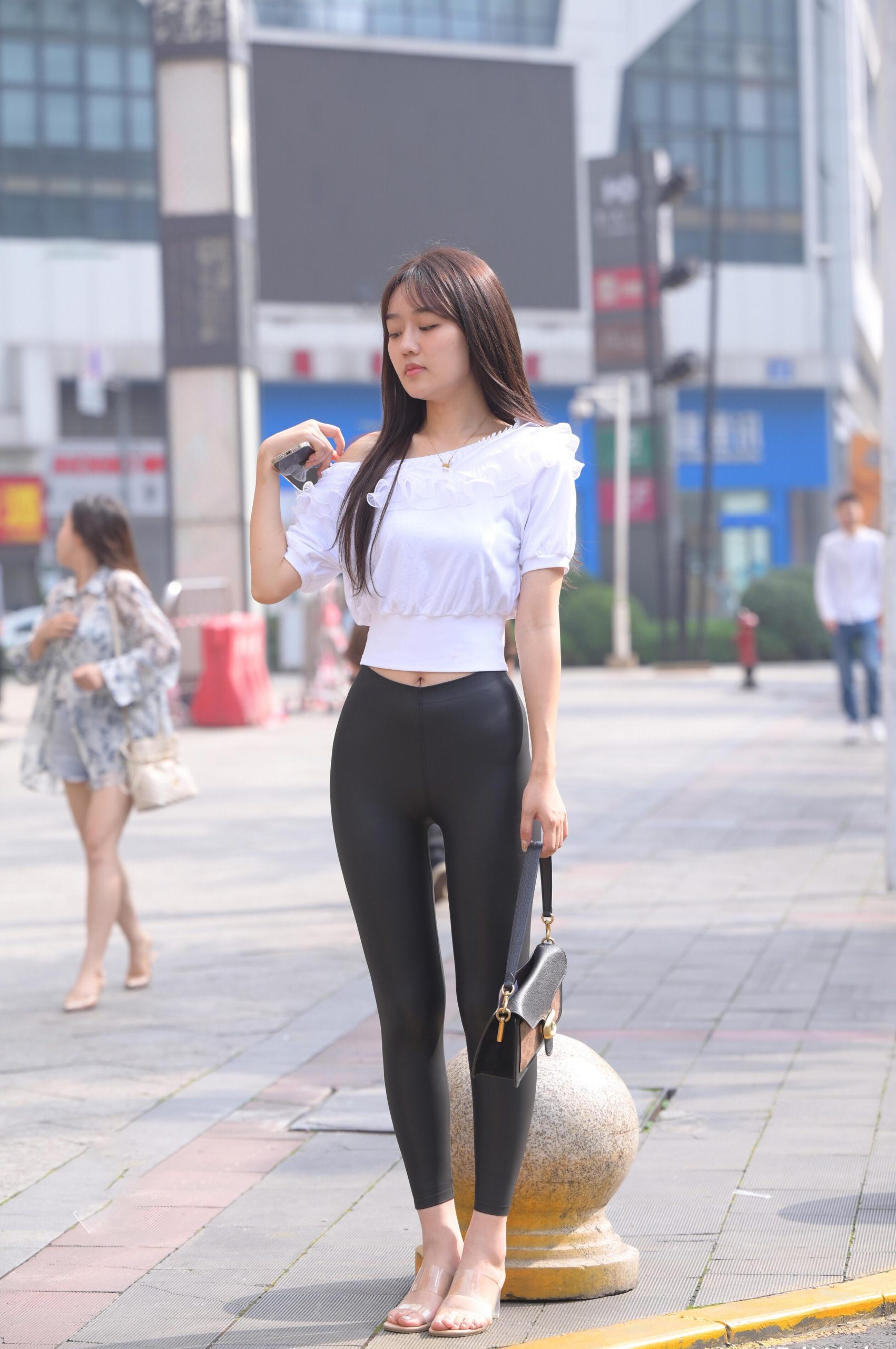图片[4]-笑容非常甜美且治愈的皮裤女孩 J1945 751P1V-22.1GB-欲图阁