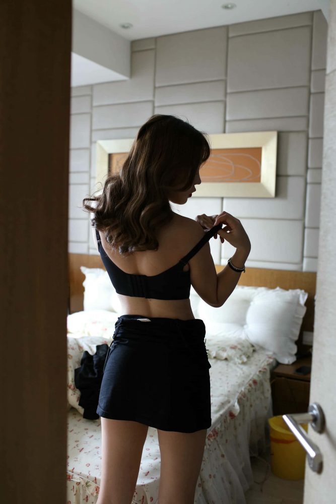 穿黑色紧身裙柔情似水的女孩【329P】000062-玉兔阁