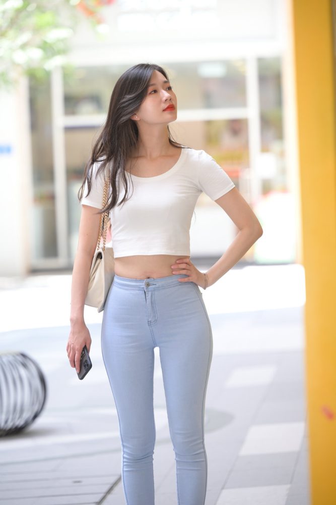 图片[2]-正在逛街的紧身牛仔裤女孩J1815 1112P1V-30.2GB-欲图阁