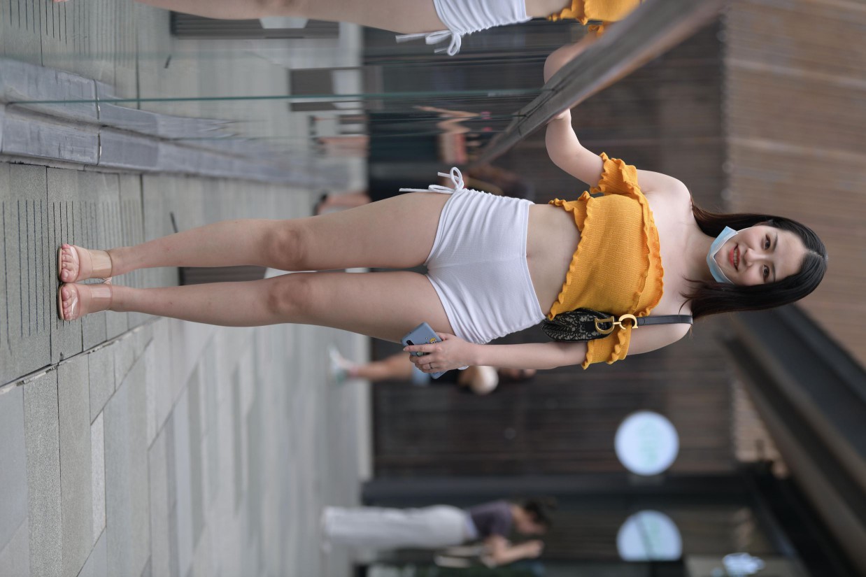 图片[2]-高腰白色短裤的漂亮女孩【767P】00065-欲图阁