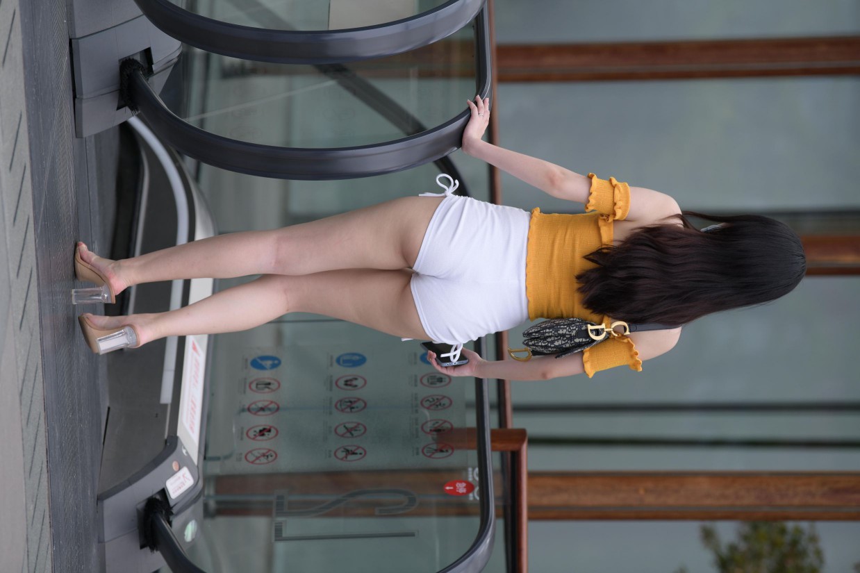 图片[3]-高腰白色短裤的漂亮女孩【767P】00065-欲图阁