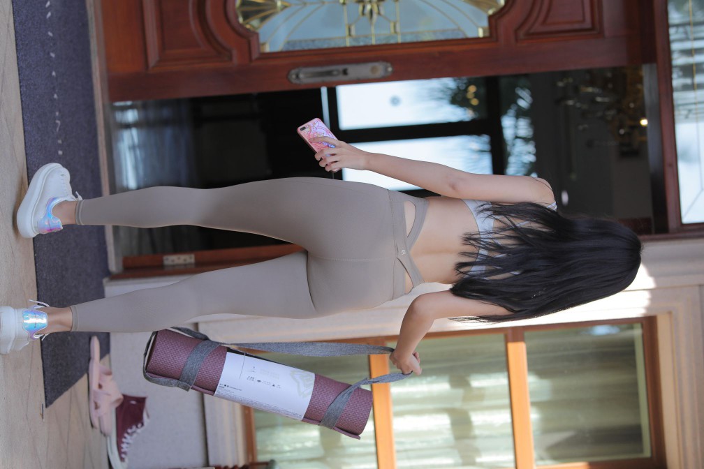 图片[5]-灰色瑜伽裤温柔的女孩【369P】00058-欲图阁