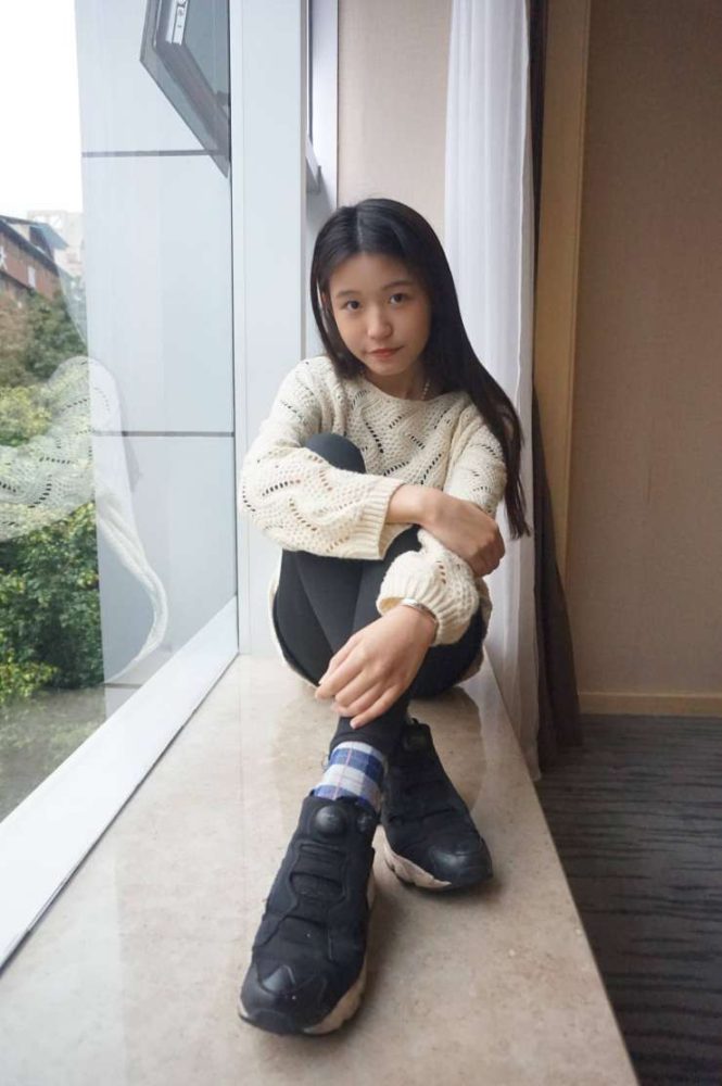 眼神很清澈的赤脚女孩【59P】20020-玉兔阁