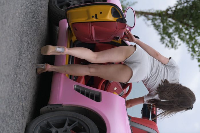 在海边开跑车的连衣短裤女孩【390P】00030-玉兔阁