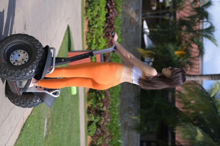 骑着平衡车的橘黄色瑜伽裤妹妹【620P】00054-玉兔阁