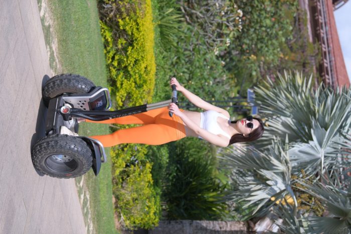 骑着平衡车的橘黄色瑜伽裤妹妹【620P】00054-玉兔阁