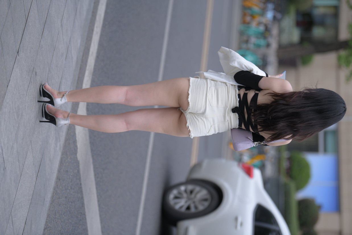 图片[2]-长发飘飘的白色热裤美丽女孩【49P】00029-欲图阁