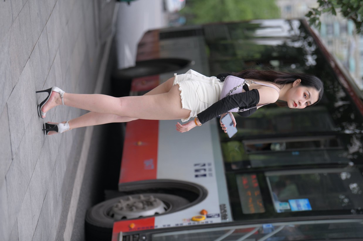图片[3]-长发飘飘的白色热裤美丽女孩【49P】00029-欲图阁