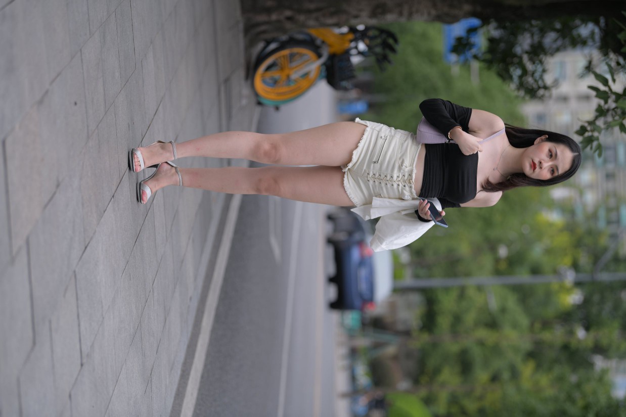 图片[4]-长发飘飘的白色热裤美丽女孩【49P】00029-欲图阁