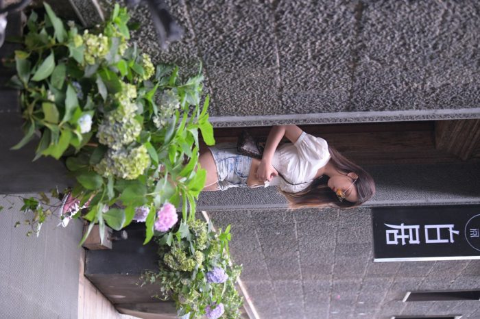 戴太阳镜的牛仔短裤紧身牛仔MM【167P】00021-玉兔阁