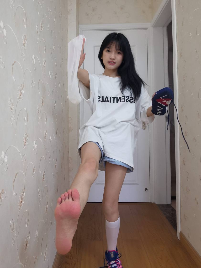 图片[1]-调皮的白袜女孩【149P】20017-欲图阁