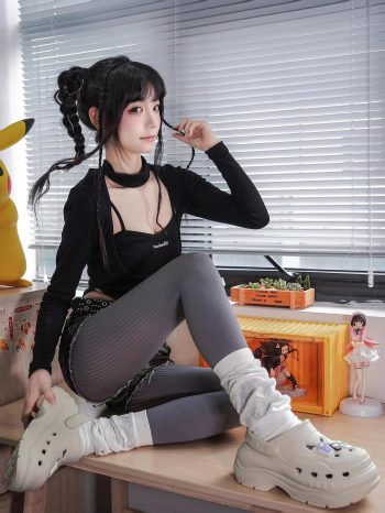 图片[9]-牛仔热裤+灰丝姑娘玩自拍-欲图阁