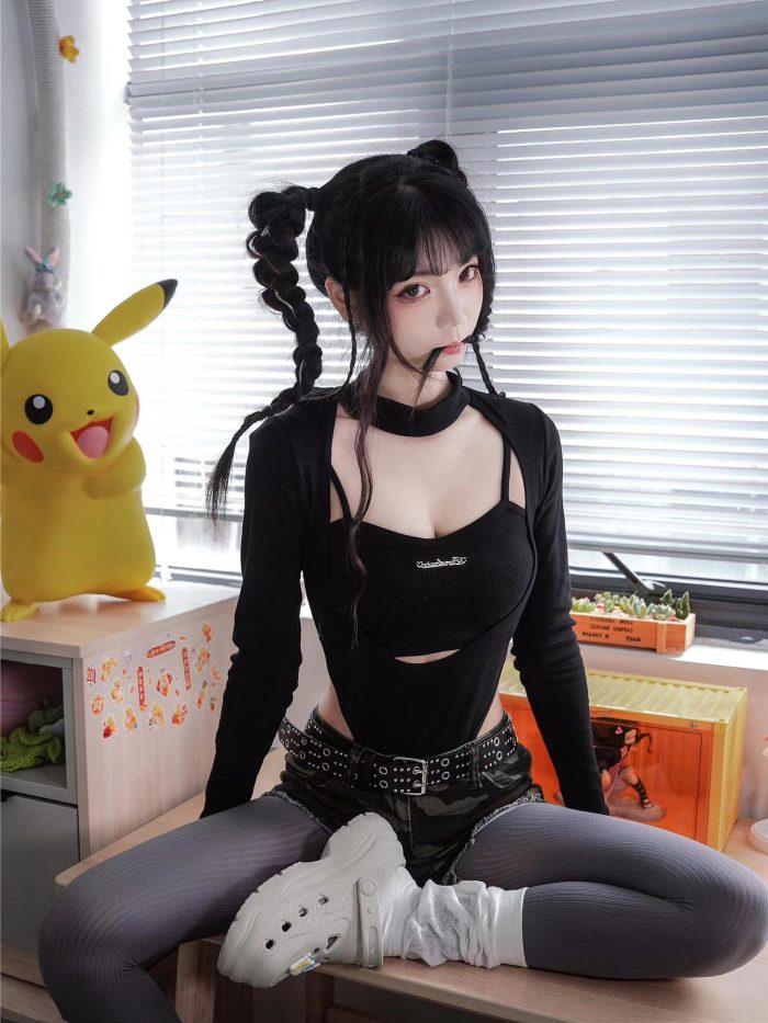 牛仔热裤+灰丝姑娘玩自拍-玉兔阁