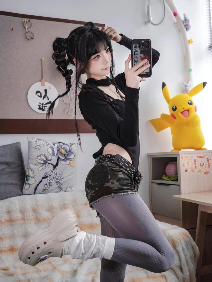 牛仔热裤+灰丝姑娘玩自拍-玉兔阁