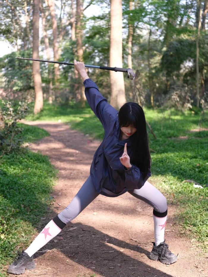 爱爬山的瑜伽裤MM，太甜美了！~-玉兔阁