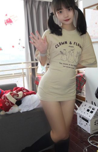 图片[9]-网格丝袜的清纯双马尾小姑娘-欲图阁