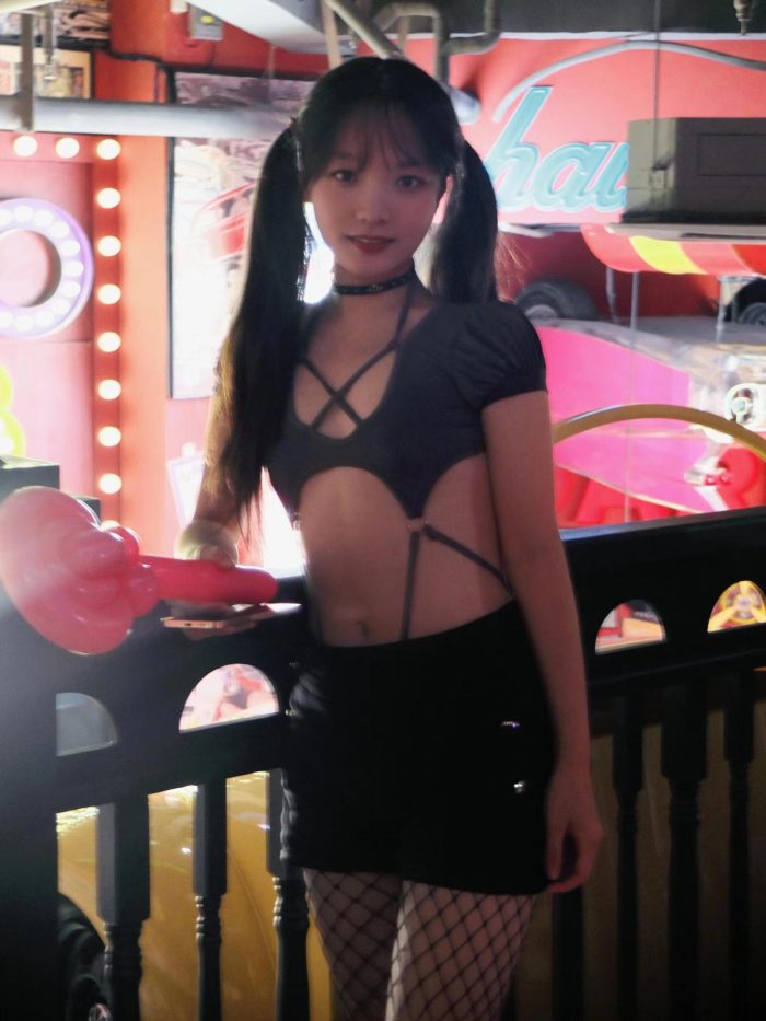 网格丝袜的清纯双马尾小姑娘-玉兔阁