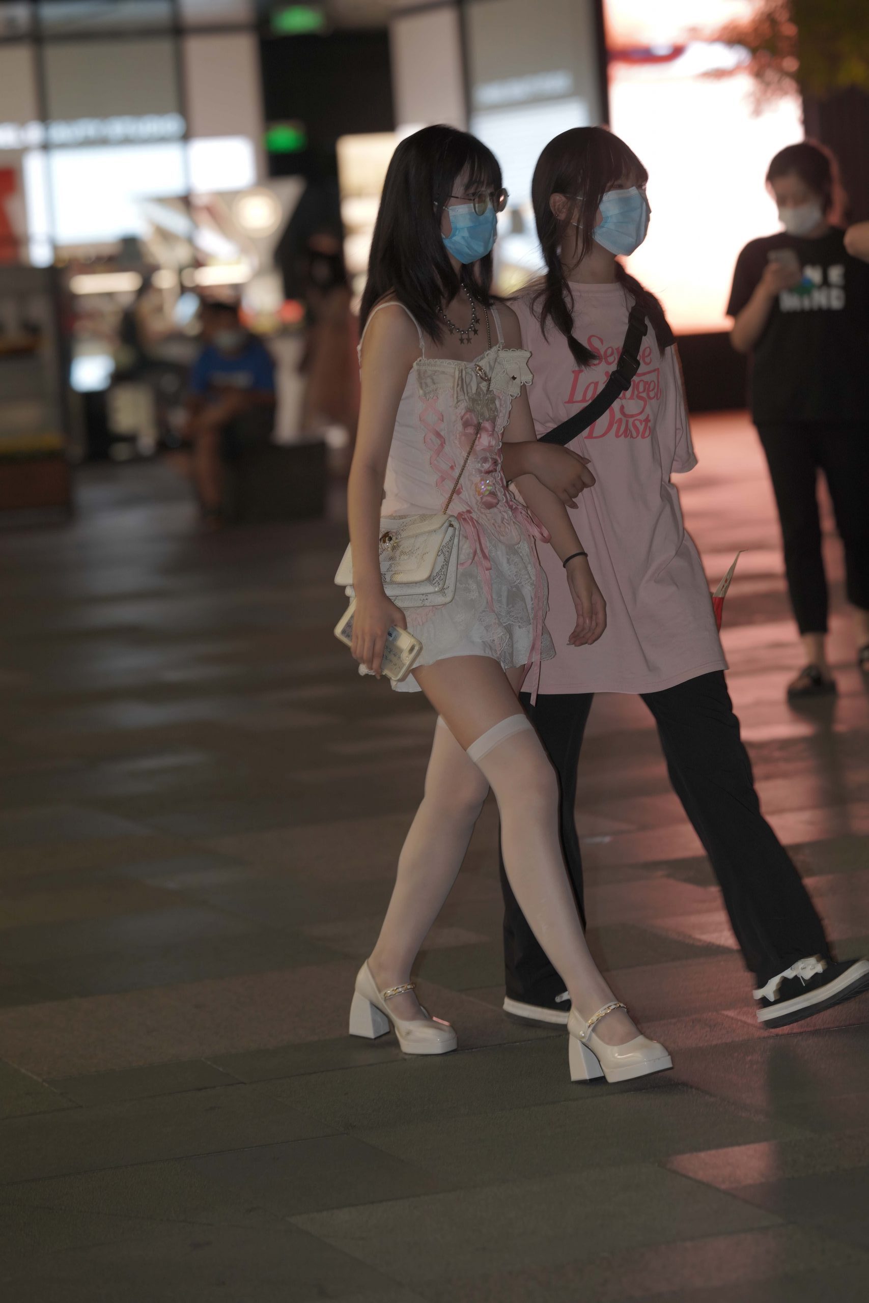 图片[2]-正在逛街的粉色连衣裙妹子【76P】YA6443-玉兔阁