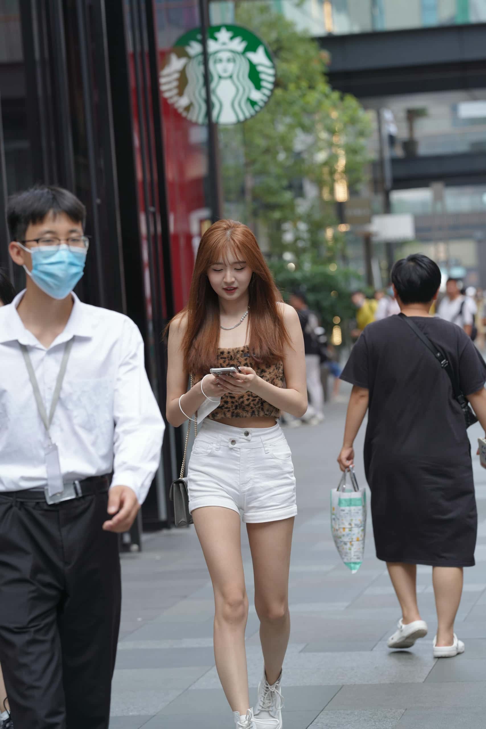 图片[2]-豹纹热裤妹子笑得好开心【184P】C6477-玉兔阁