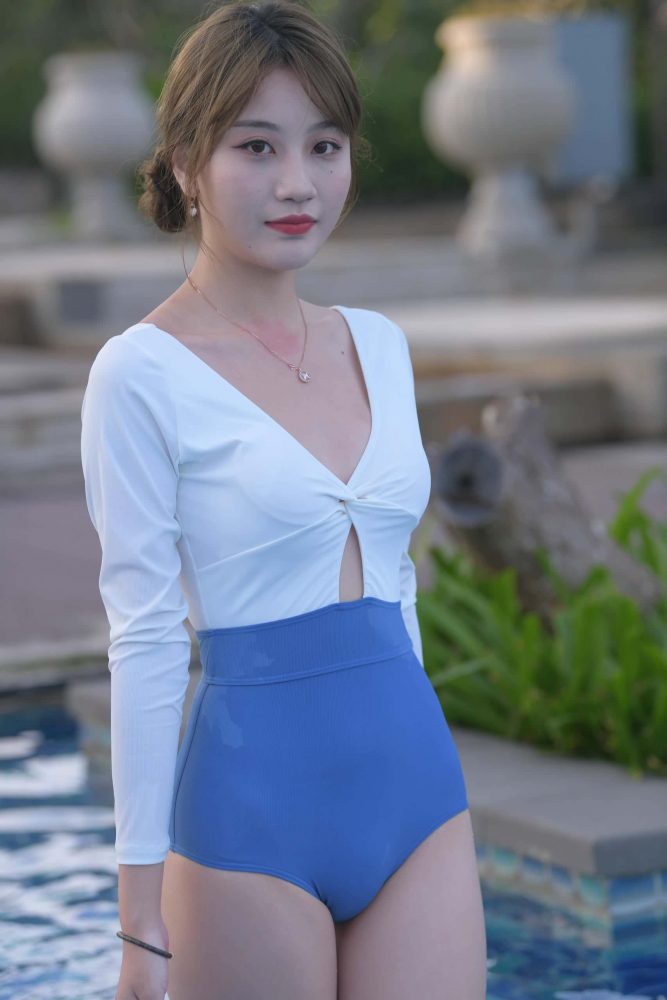 公园泳池玩水的丸子头小姐姐【512P】J4728-玉兔阁