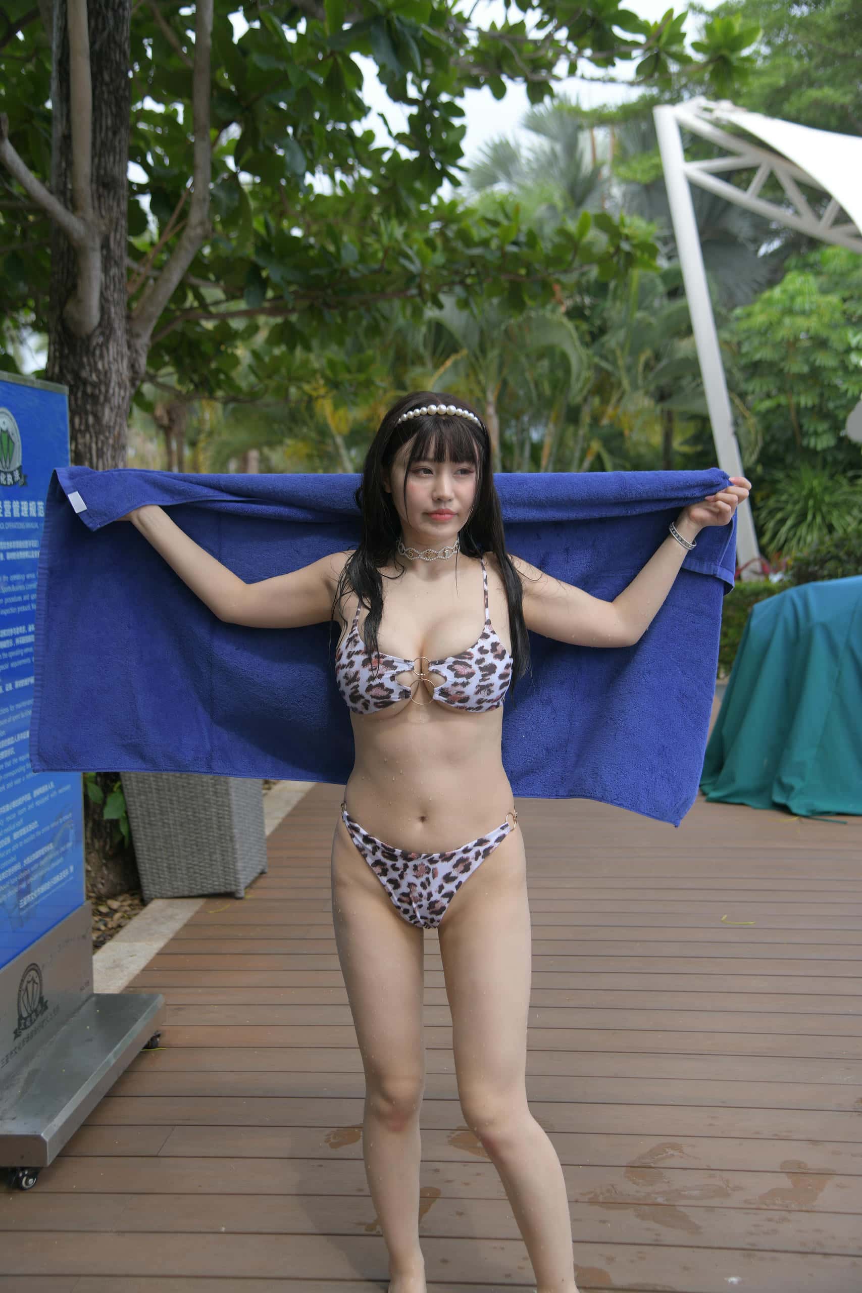 图片[2]-海边玩耍的豹纹泳装姑娘【493P】J1075-玉兔阁