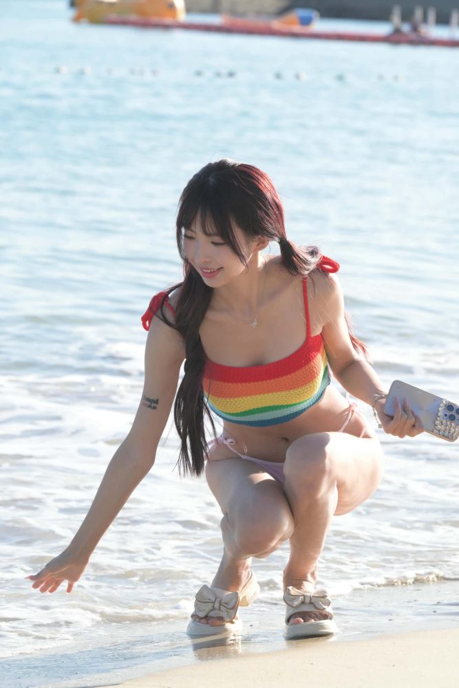 草莓味的姑娘【1876P】J8270-玉兔阁