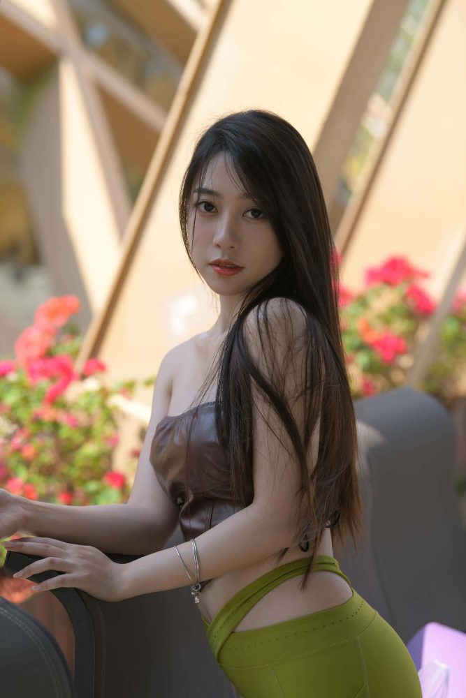 穿绿色瑜伽裤的女孩【669P】P213-玉兔阁